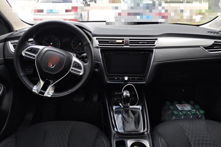 Used Roewe i5 2020 1.5L Automatic 4G Connected Linghao Edition Center Console