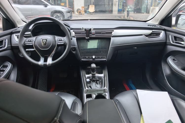 Used Roewe i5 2020 1.5L Automatic 4G Connect Luxury Flagship Edition Center Console