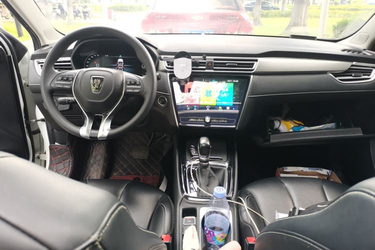 Used Roewe i5 2020 1.5L Automatic 4G Connect Luxury Flagship Edition Center Console