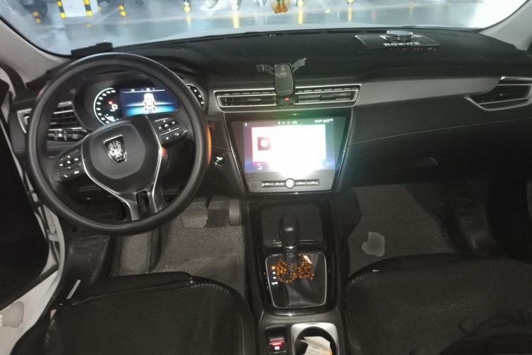 Used Roewe i5 2020 1.5L Automatic 4G Connect Luxury Flagship Edition Center Console