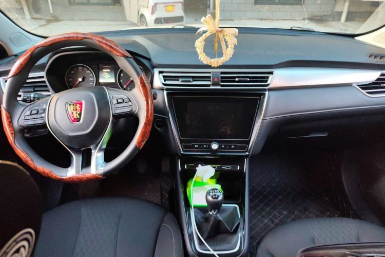 Used Roewe i5 2020 1.5L Manual 4G Connect Luxury Edition Center Console