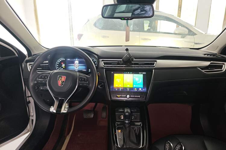 Used Roewe i5 2020 1.5L Automatic 4G Connect Luxury Flagship Edition Center Console