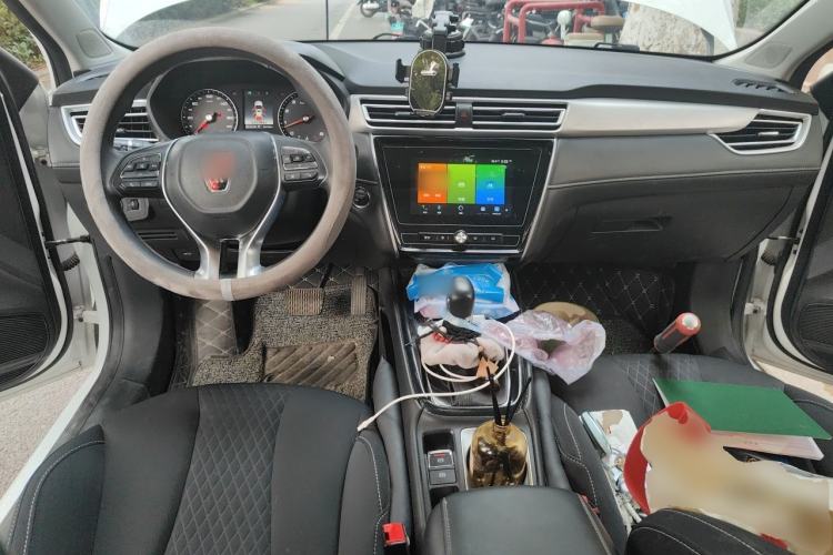 Used Roewe i5 2020 1.5L Automatic 4G Connected Linghao Edition Center Console