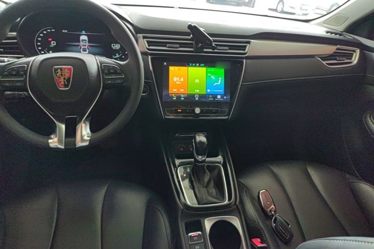 Used Roewe i5 2020 1.5L Automatic 4G Connect Luxury Flagship Edition Center Console