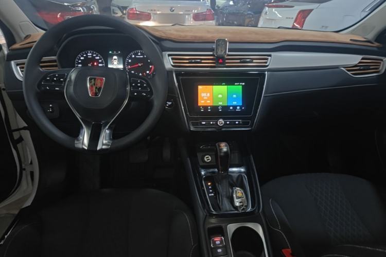 Used Roewe i5 2020 1.5L Automatic 4G Connected Linghao Edition Center Console