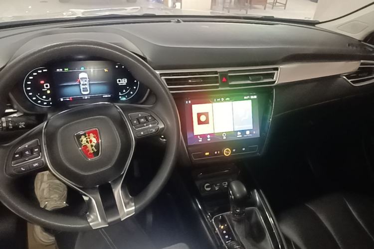 Used Roewe i5 2020 1.5L Automatic 4G Connect Luxury Flagship Edition Center Console