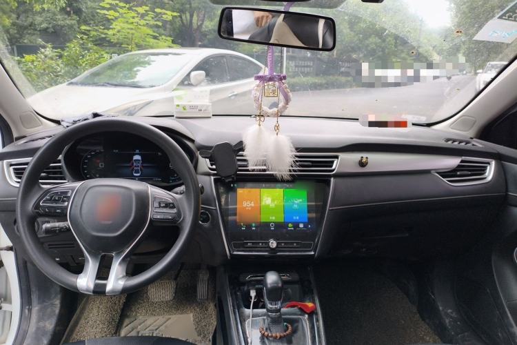 Used Roewe i5 2020 1.5L Automatic 4G Connect Luxury Flagship Edition Center Console