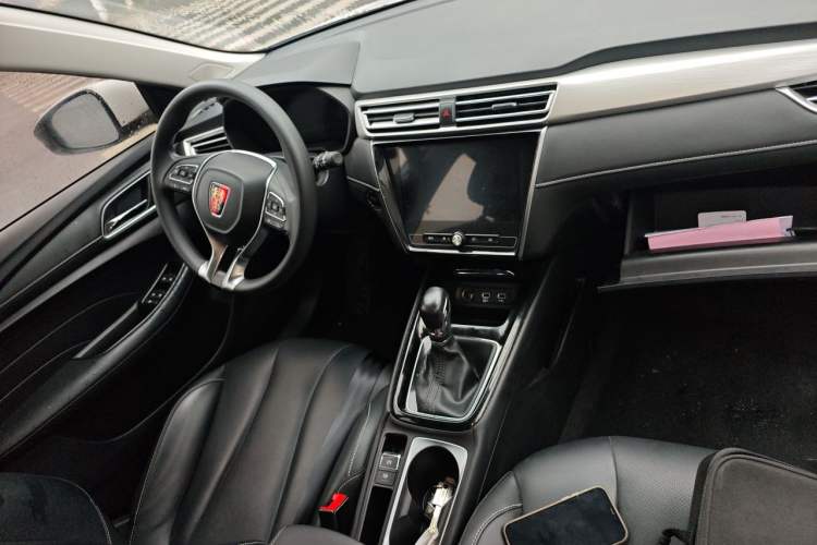 Used Roewe i5 2020 1.5L Automatic 4G Connect Luxury Flagship Edition Center Console