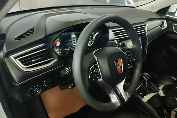 Used Roewe i5 2020 1.5L Automatic 4G Connect Luxury Flagship Edition Center Console