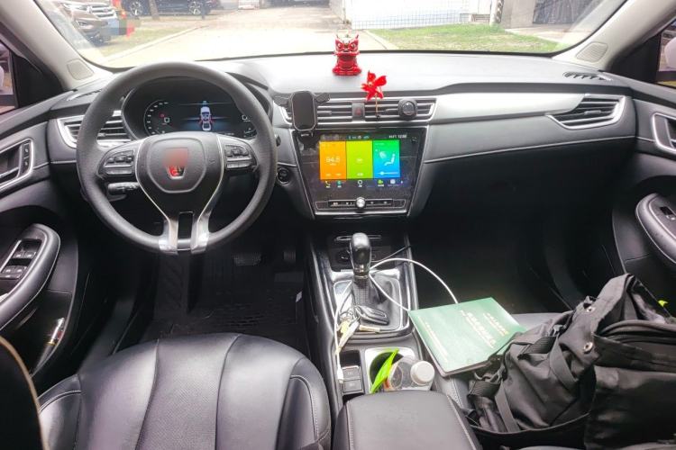 Used Roewe i5 2020 1.5L Automatic 4G Connect Luxury Flagship Edition Center Console
