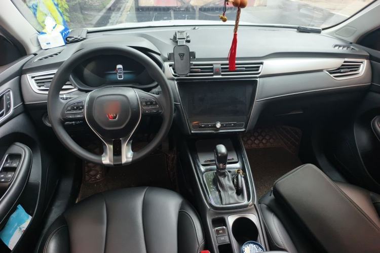 Used Roewe i5 2020 1.5L Automatic 4G Connect Luxury Flagship Edition Center Console