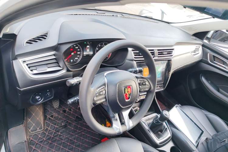 Used Roewe i5 2020 1.5L Manual 4G Connect Leehao Flagship Edition Center Console