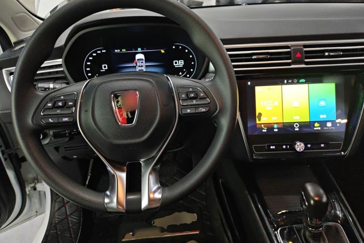 Used Roewe i5 2020 1.5L Automatic 4G Connect Luxury Flagship Edition Center Console