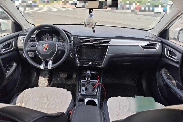 Used Roewe i5 2020 1.5L Automatic 4G Connected Linghao Edition Center Console