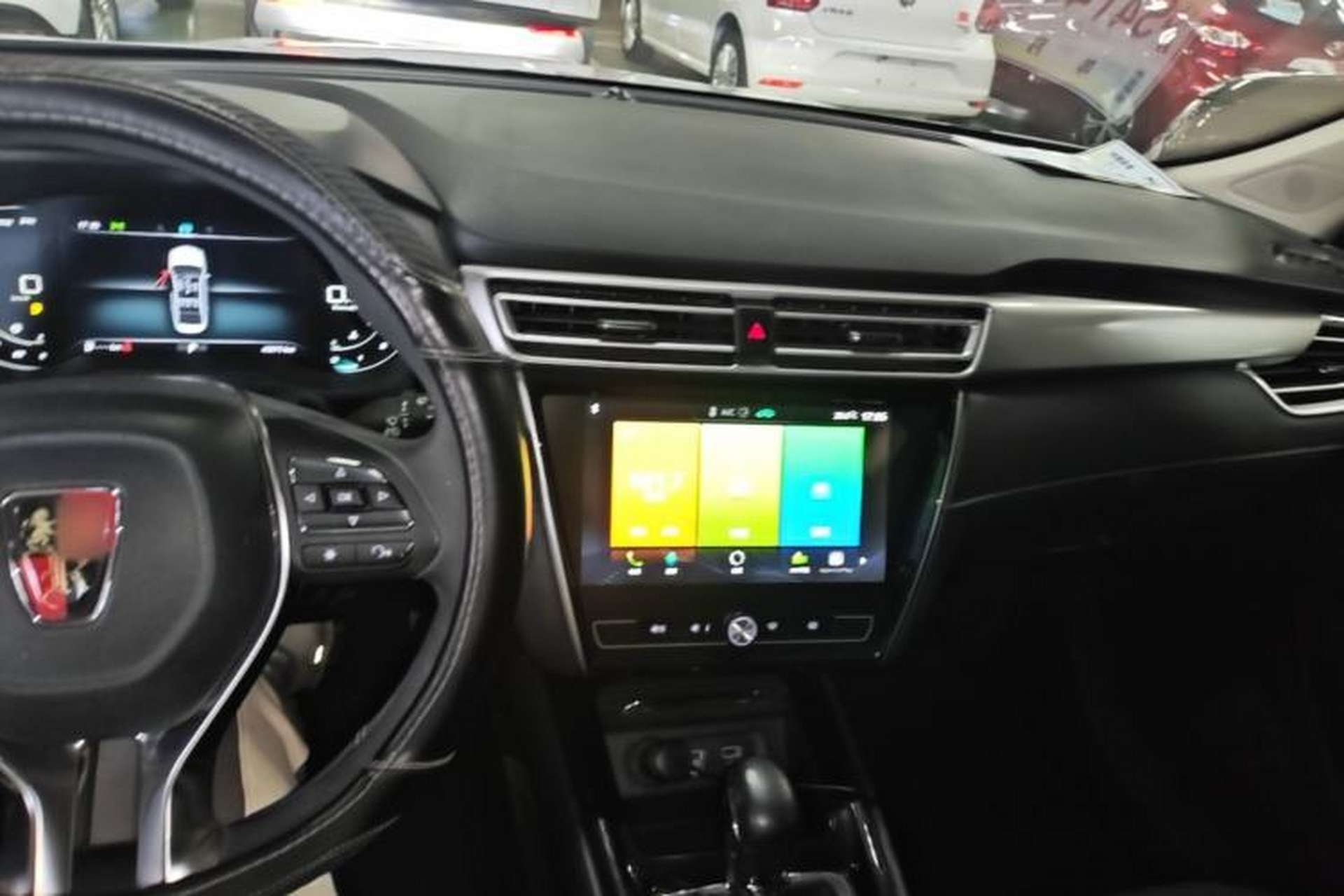 Used Roewe i5 2020 1.5L Automatic 4G Connect Luxury Flagship Edition Center Console