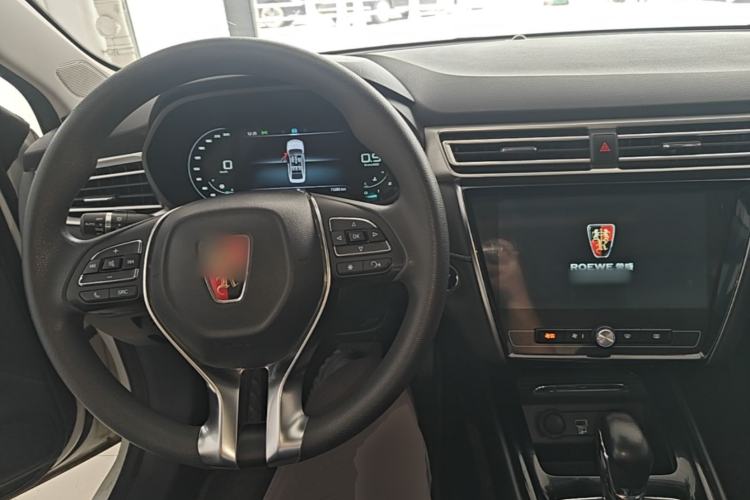 Used Roewe i5 2020 1.5L Automatic 4G Connect Luxury Flagship Edition Center Console