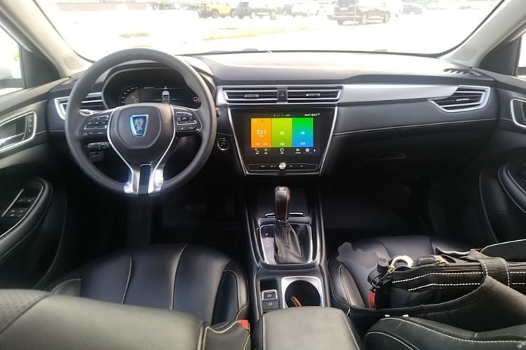 Used Roewe i5 2020 1.5L Automatic 4G Connect Luxury Flagship Edition Center Console