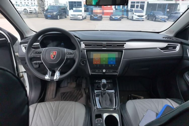 Used Roewe i5 2020 1.5L Automatic 4G Connect Luxury Flagship Edition Center Console