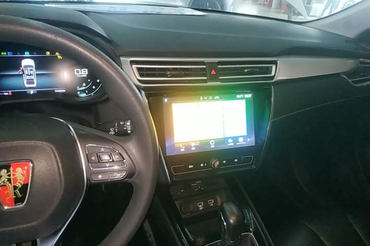 Used Roewe i5 2020 1.5L Automatic 4G Connect Luxury Flagship Edition Center Console