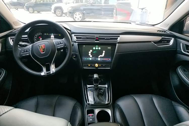 Used Roewe i5 2020 1.5L Automatic 4G Connect Luxury Flagship Edition Center Console