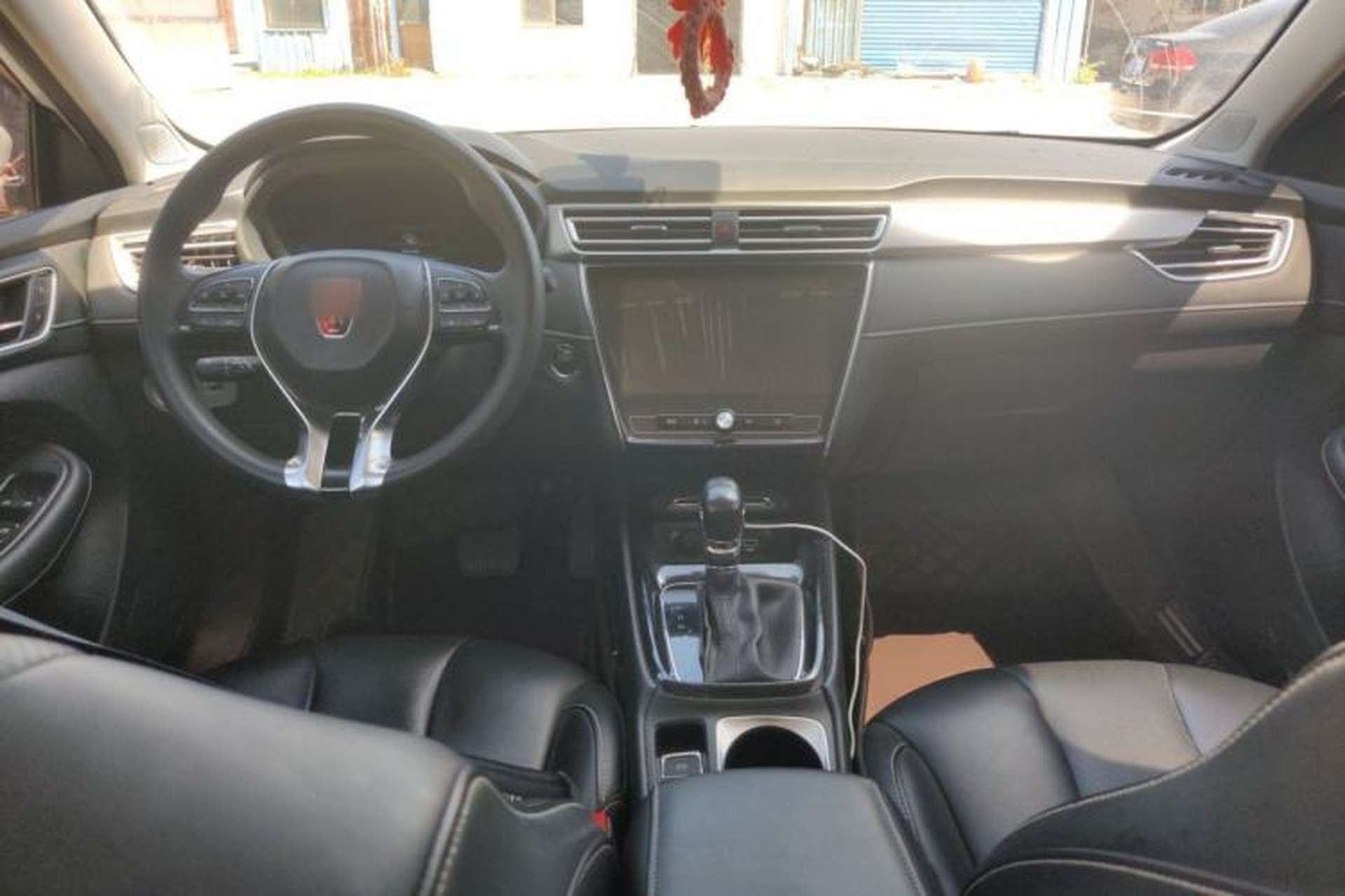 Used Roewe i5 2020 1.5L Automatic 4G Connect Luxury Flagship Edition Center Console