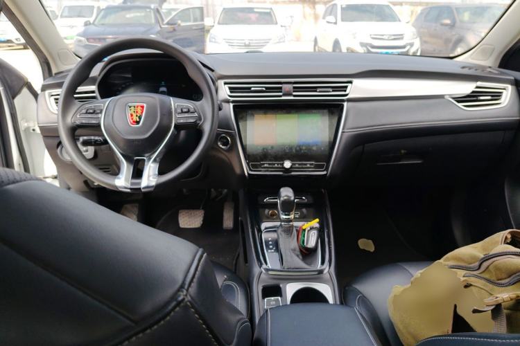 Used Roewe i5 2020 1.5L Automatic 4G Connect Luxury Flagship Edition Center Console