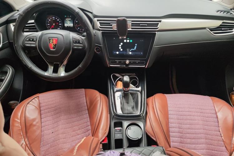 Used Roewe i5 2020 1.5L Automatic 4G Connected Linghao Edition Center Console