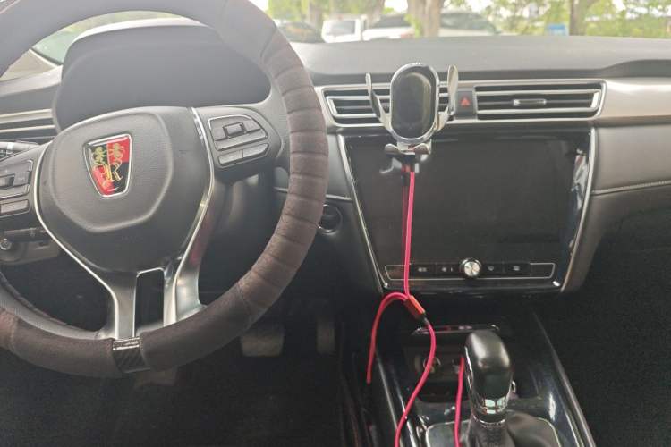 Used Roewe i5 2020 1.5L Automatic 4G Connect Luxury Flagship Edition Center Console
