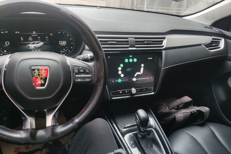 Used Roewe i5 2020 1.5L Automatic 4G Connect Luxury Flagship Edition Center Console