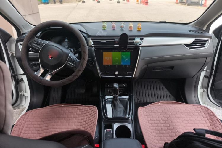 Used Roewe i5 2020 1.5L Automatic 4G Connect Luxury Flagship Edition Center Console