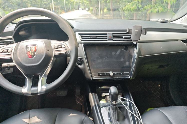 Used Roewe i5 2020 1.5L Automatic 4G Connect Luxury Flagship Edition Center Console