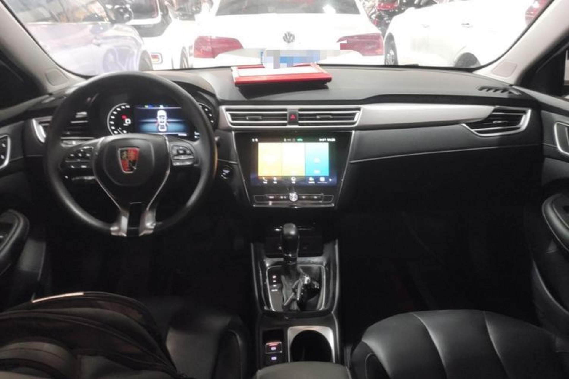 Used Roewe i5 2020 1.5L Automatic 4G Connect Luxury Flagship Edition Center Console