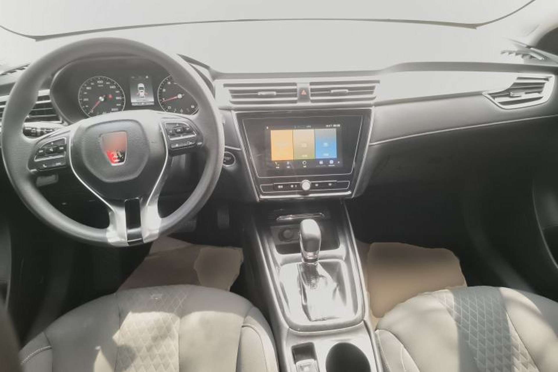 Used Roewe i5 2020 1.5L Automatic 4G Connected Linghao Edition Center Console