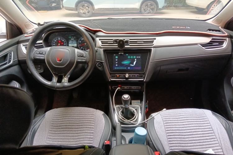 Used Roewe i5 2020 1.5L Manual 4G Connect Luxury Edition Center Console
