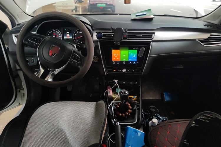 Used Roewe i5 2020 1.5L Manual 4G Connect Luxury Edition Center Console