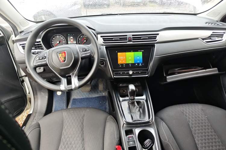 Used Roewe i5 2020 1.5L Automatic 4G Connected Linghao Edition Center Console