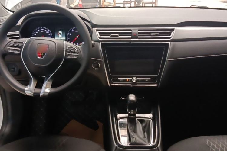 Used Roewe i5 2020 1.5L Automatic 4G Connected Linghao Edition Center Console