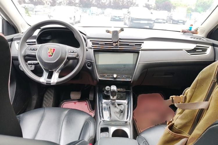 Used Roewe i5 2020 1.5L Automatic 4G Connect Luxury Flagship Edition Center Console