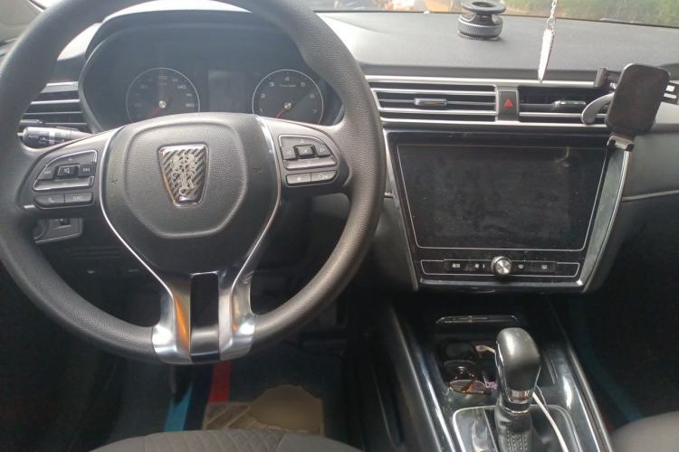 Used Roewe i5 2020 1.5L Automatic 4G Connected Linghao Edition Center Console