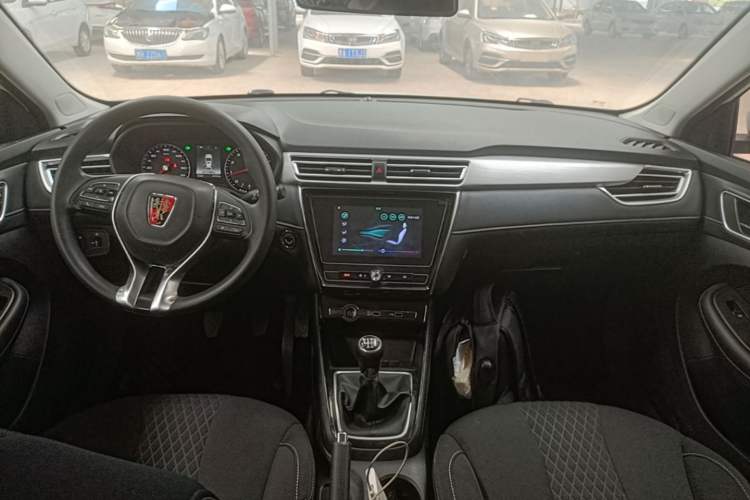 Used Roewe i5 2020 1.5L Manual 4G Connect Luxury Edition Center Console