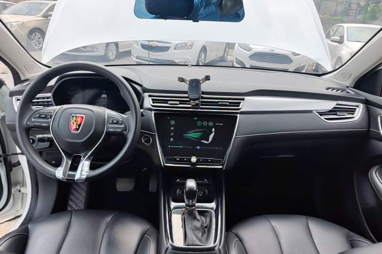Used Roewe i5 2020 1.5L Automatic 4G Connect Luxury Flagship Edition Center Console