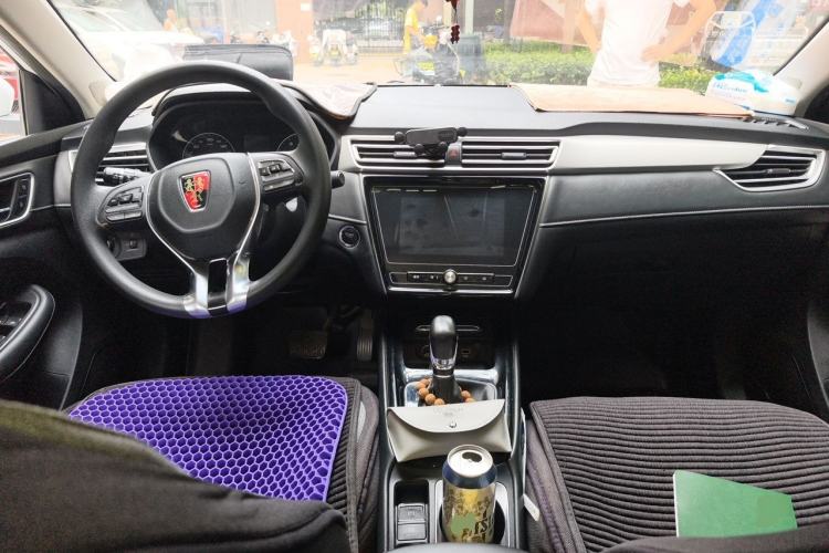 Used Roewe i5 2020 1.5L Automatic 4G Connected Linghao Edition Center Console