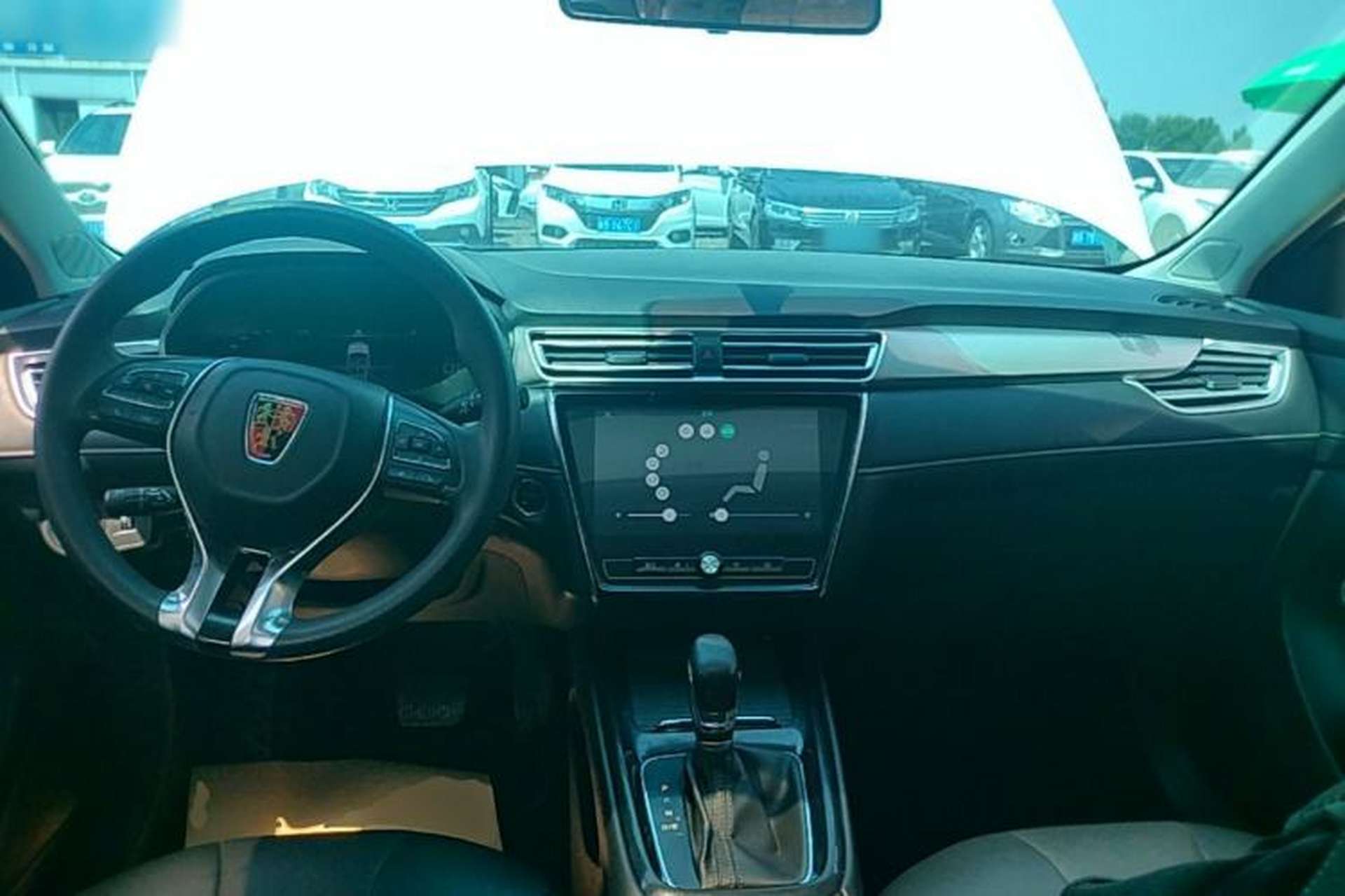 Used Roewe i5 2020 1.5L Automatic 4G Connect Luxury Flagship Edition Center Console
