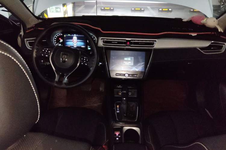 Used Roewe i5 2020 1.5L Automatic 4G Connect Luxury Flagship Edition Center Console