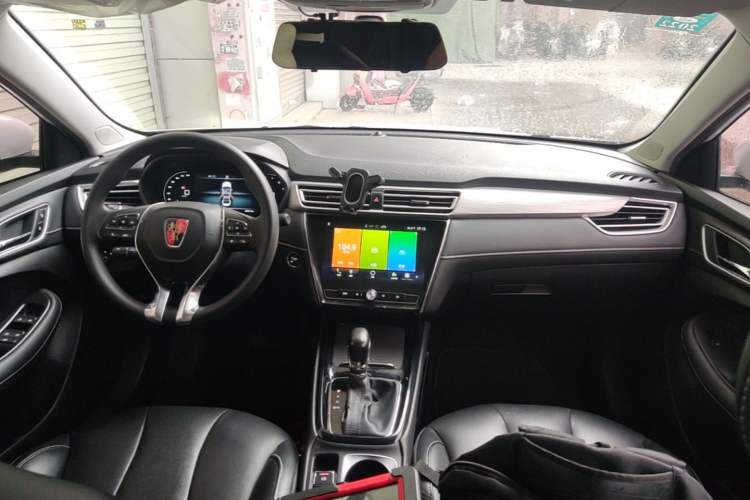 Used Roewe i5 2020 1.5L Automatic 4G Connect Luxury Flagship Edition Center Console