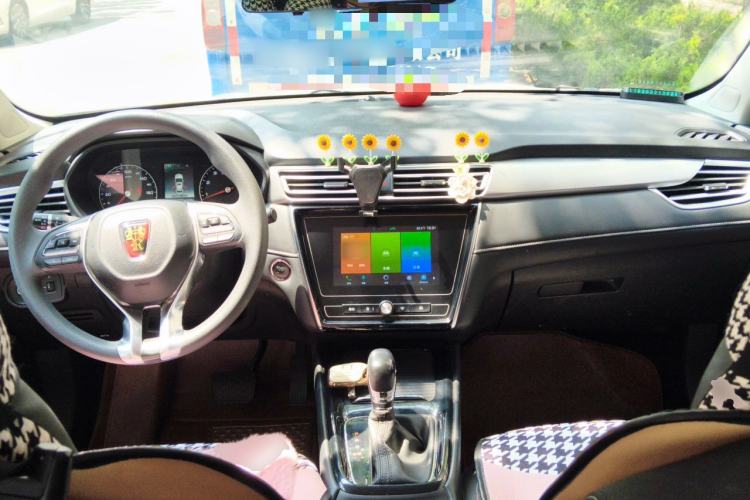 Used Roewe i5 2020 1.5L Automatic 4G Connected Linghao Edition Center Console