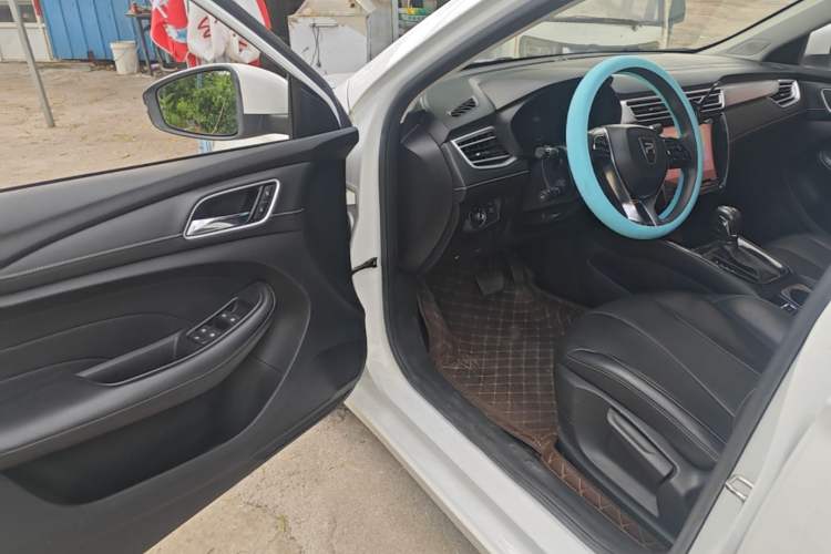 Used Roewe i5 2020 1.5L Automatic 4G Connect Luxury Flagship Edition Driver Seat
