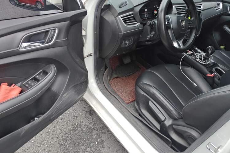 Used Roewe i5 2020 1.5L Automatic 4G Connect Luxury Flagship Edition Driver Seat