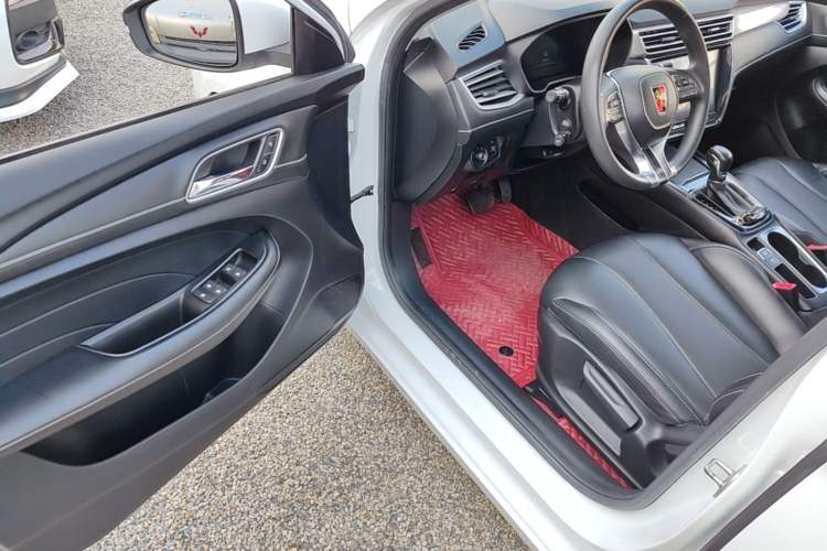 Used Roewe i5 2020 1.5L Automatic 4G Connect Luxury Flagship Edition Driver Seat