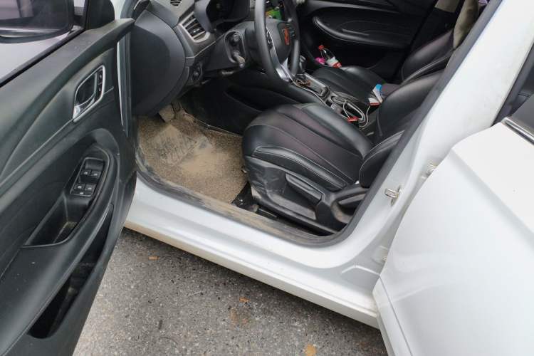 Used Roewe i5 2020 1.5L Automatic 4G Connect Luxury Flagship Edition Driver Seat